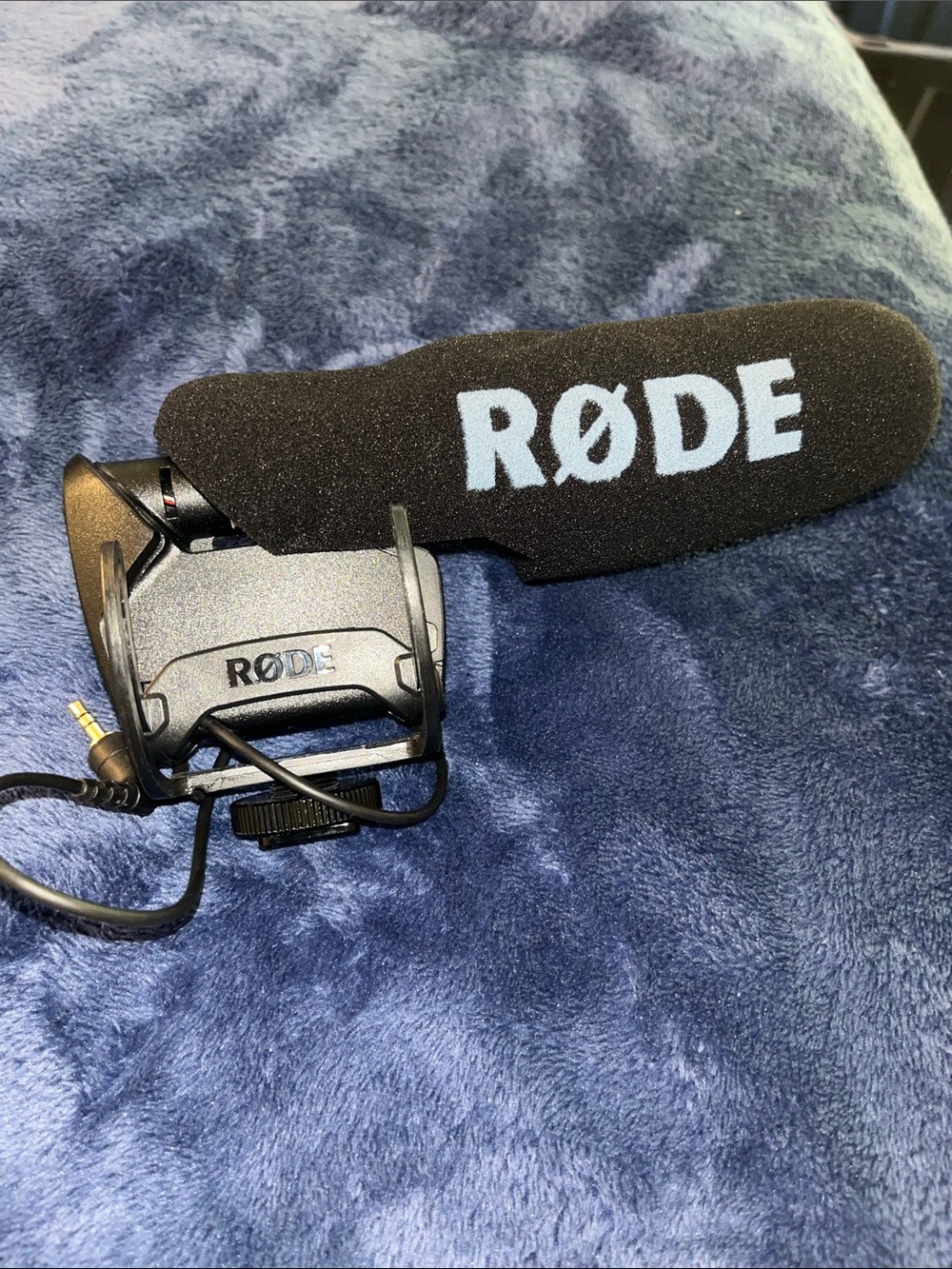 RØDE Black On-Camera Shotgun Microphone with Foam Windscreen